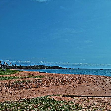 Raja Beach Hotel Balapitiya Ngoại thất bức ảnh