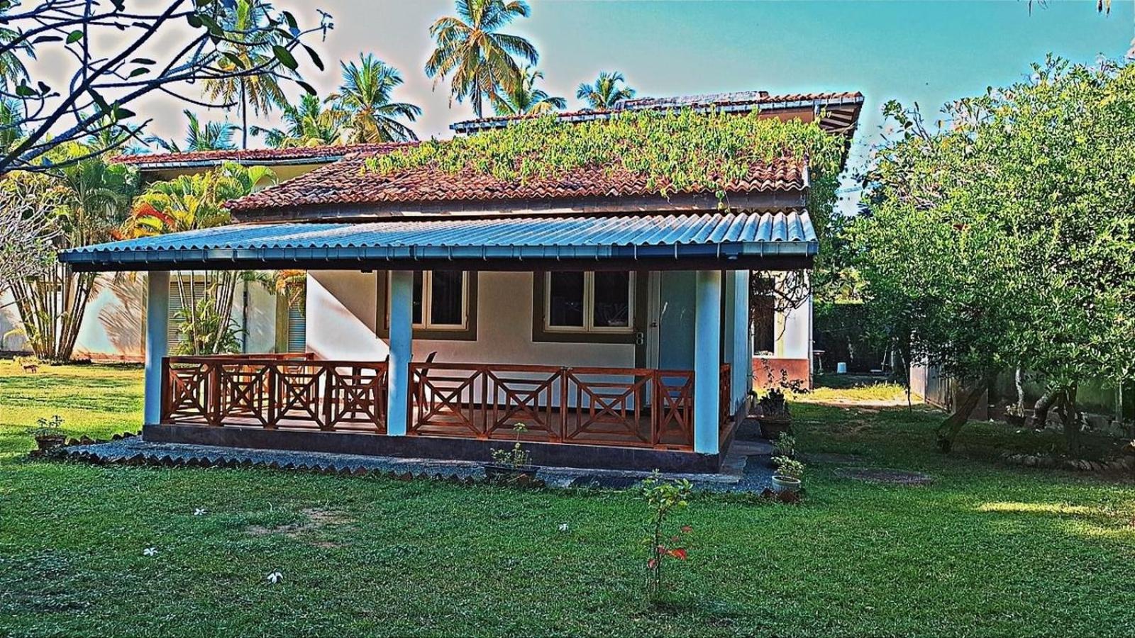 Raja Beach Hotel Balapitiya Ngoại thất bức ảnh
