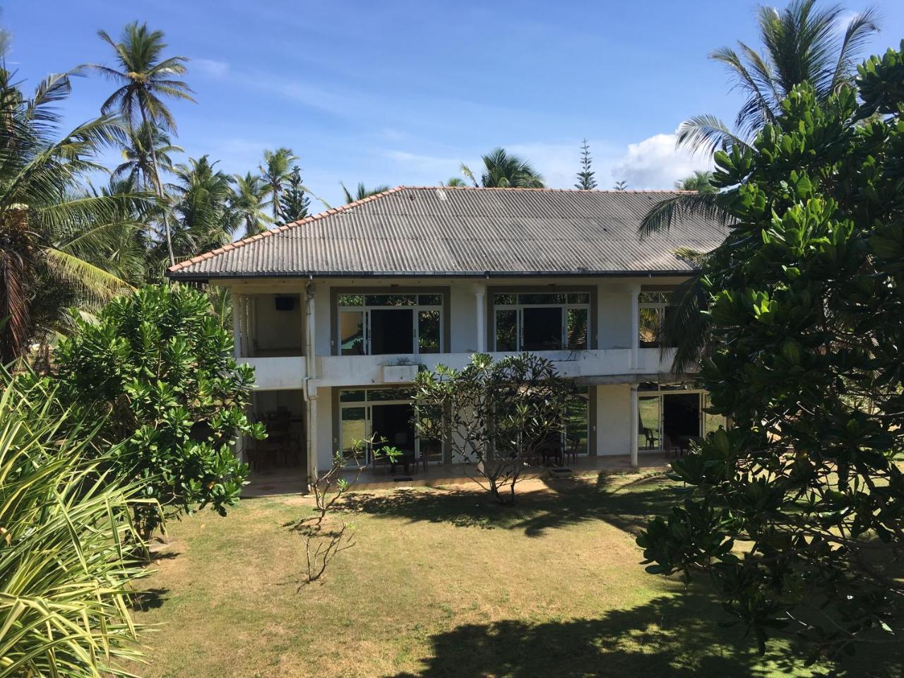 Raja Beach Hotel Balapitiya Ngoại thất bức ảnh
