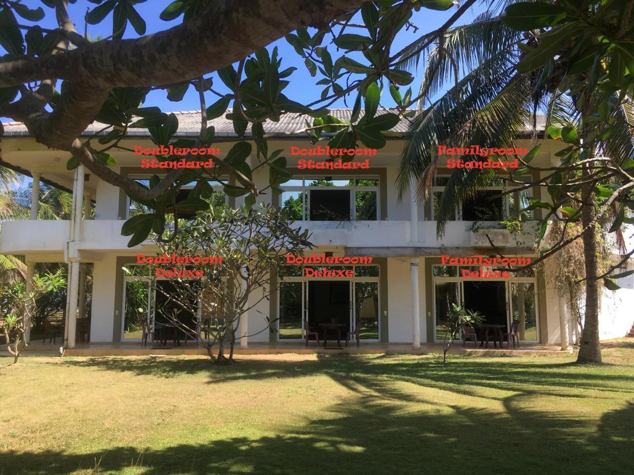 Raja Beach Hotel Balapitiya Ngoại thất bức ảnh
