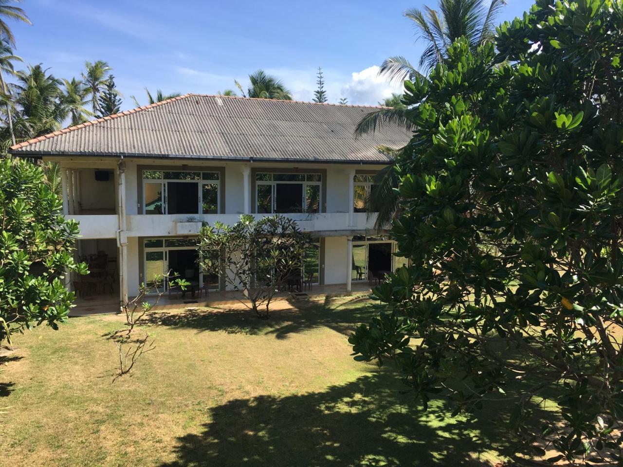 Raja Beach Hotel Balapitiya Ngoại thất bức ảnh