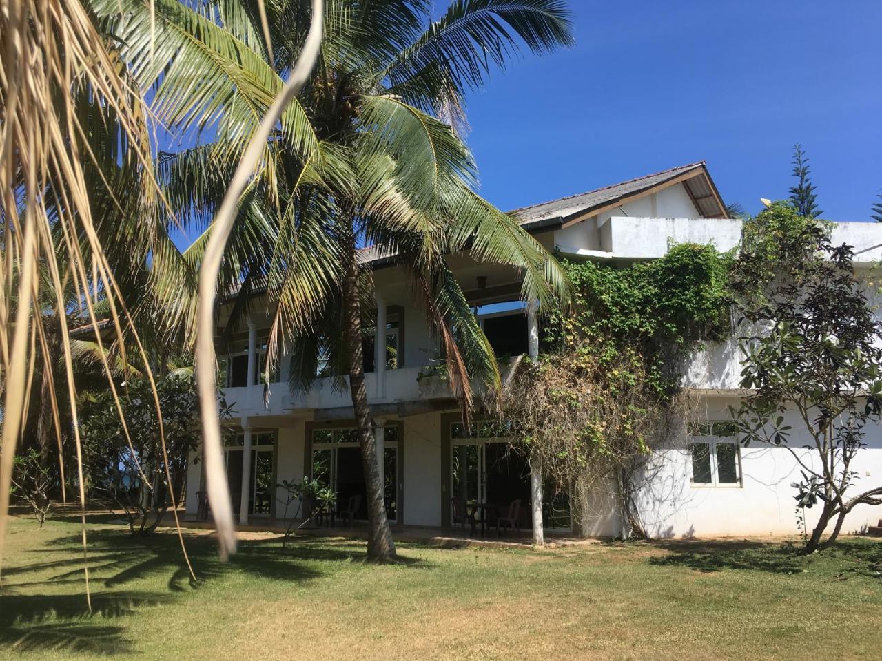 Raja Beach Hotel Balapitiya Ngoại thất bức ảnh