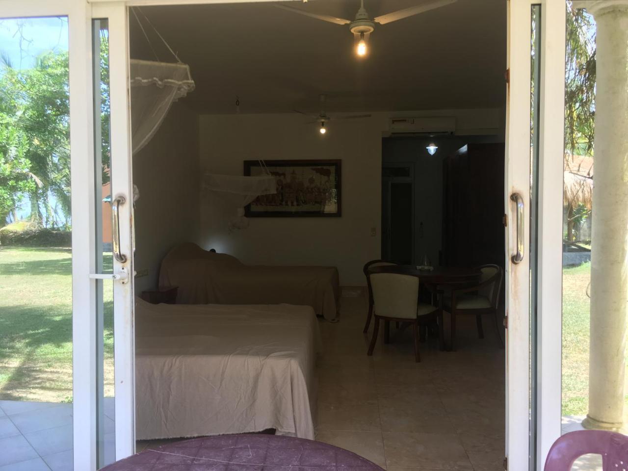 Raja Beach Hotel Balapitiya Ngoại thất bức ảnh