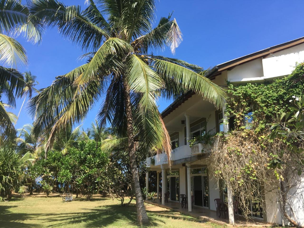 Raja Beach Hotel Balapitiya Ngoại thất bức ảnh